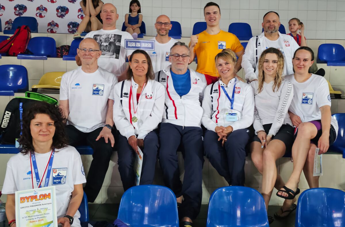 zloto w debicy dla druzyny sil. gorny rzad od lewej